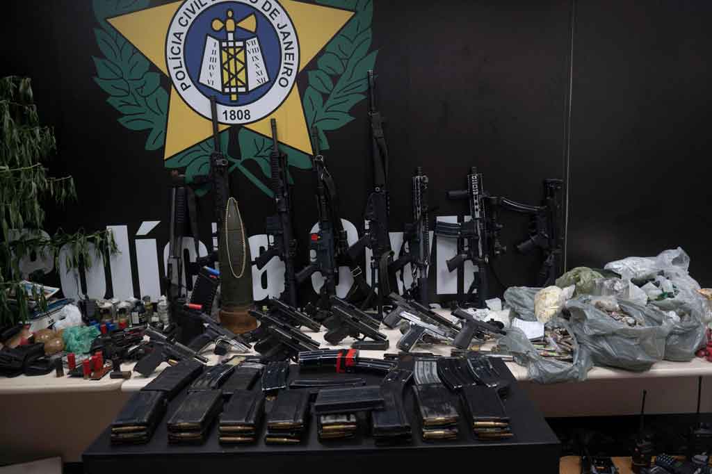 Kelompok hak asasi Instituto Fogo Cruzado (the Crossfire Institute) mengatakan operasi penggerebekan itu adalah operasi polisi paling mematikan di Rio sejak mulai memantau lima tahun lalu.