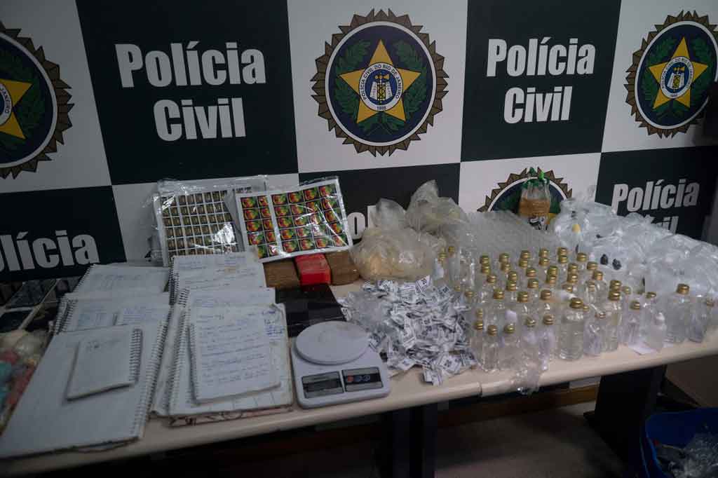 Operasi itu dilakukan meskipun ada keputusan Mahkamah Agung yang melarang polisi melakukan penggerebekan di daerah kumuh Brasil selama pandemi virus korona kecuali dalam keadaan yang benar-benar luar biasa.