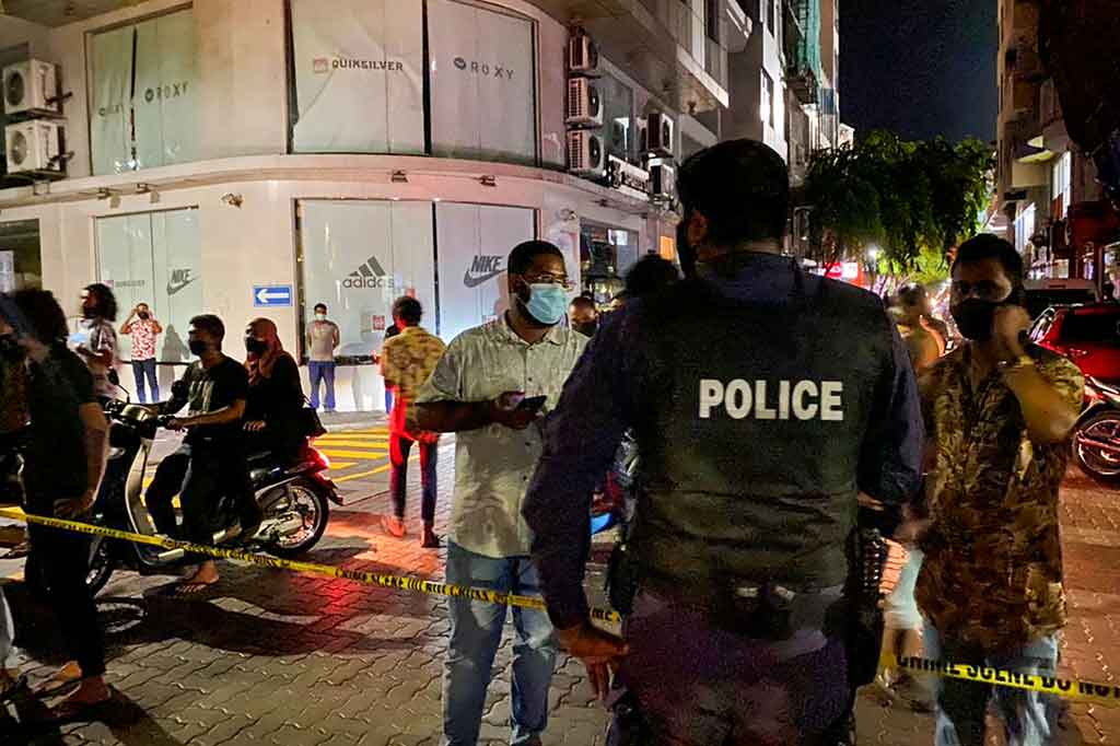 Polisi memastikan bahwa Nasheed mengalami luka-luka tetapi tidak memberikan rinciannya. Mereka bilang dia dirawat di Rumah Sakit ADK di Male.