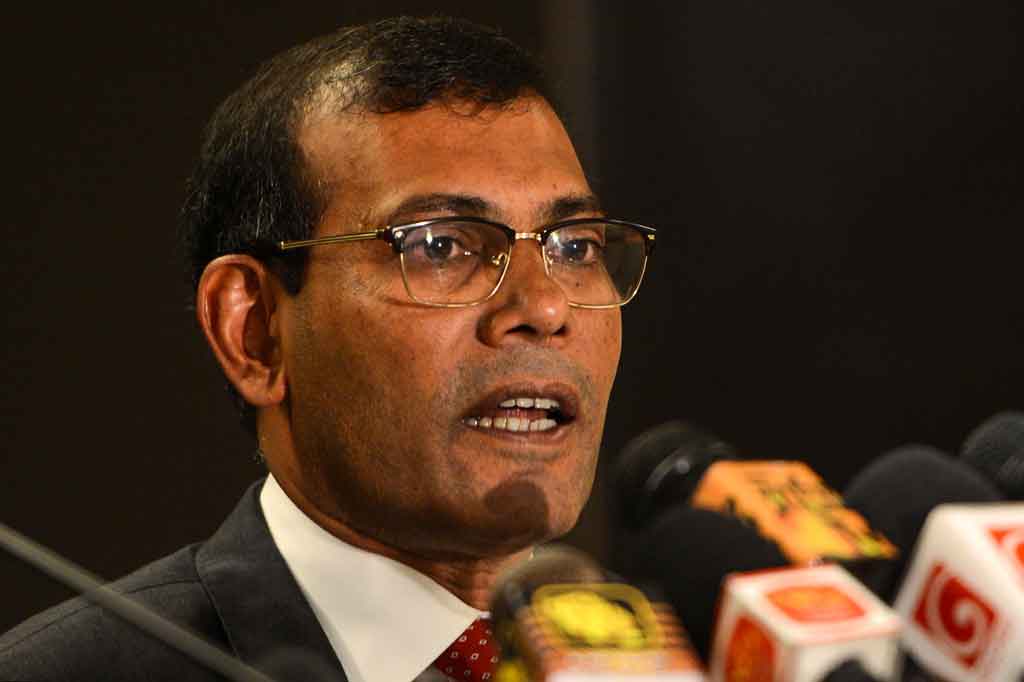 Dia mengatakan Nasheed responsif dan berbicara dengan dokter saat dirawat dengan cedera akibat pecahan bom. Salah satu pengawalnya juga dibawa ke rumah sakit.