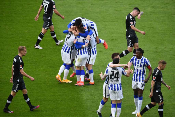 Keunggulan digandakan oleh Peter Pekarik pada menit ke-22, yang menyambut umpan silang Radonjic dengan tandukan tajam ke pojok kanan bawah gawang.