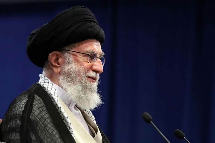 Pemimpin Tertinggi Iran Ayatollah Ali Khamenei berpidato pada Hari al-Quds (Hari Yerusalem) dan disiarkan langsung televisi, di ibu kota Teheran, pada Jumat, 7 Mei 2021.