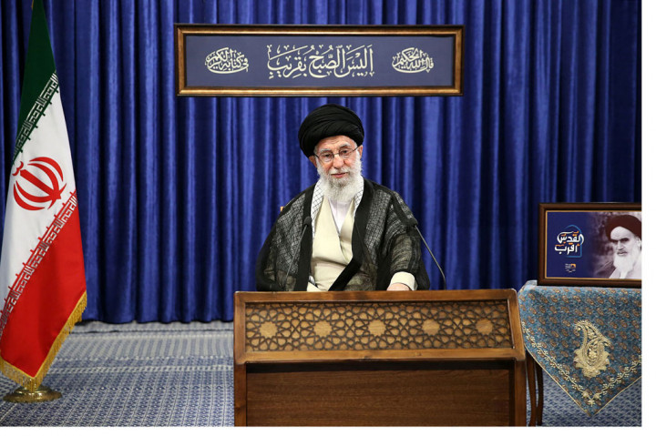 Perlawanan terhadap Israel adalah batu ujian keyakinan bagi Iran yang dipimpin Syiah, yang mendukung kelompok-kelompok militan Islam Palestina dan Lebanon yang menentang perdamaian dengan negara Yahudi, yang tidak diakui Teheran.