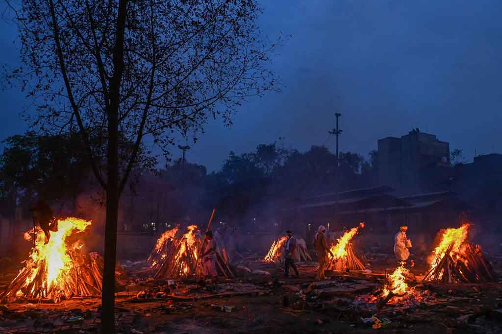 Para ahli yang ragu tentang jumlah kematian resmi, mengatakan India mungkin belum mencapai puncak dalam lonjakannya saat ini hingga akhir Mei.