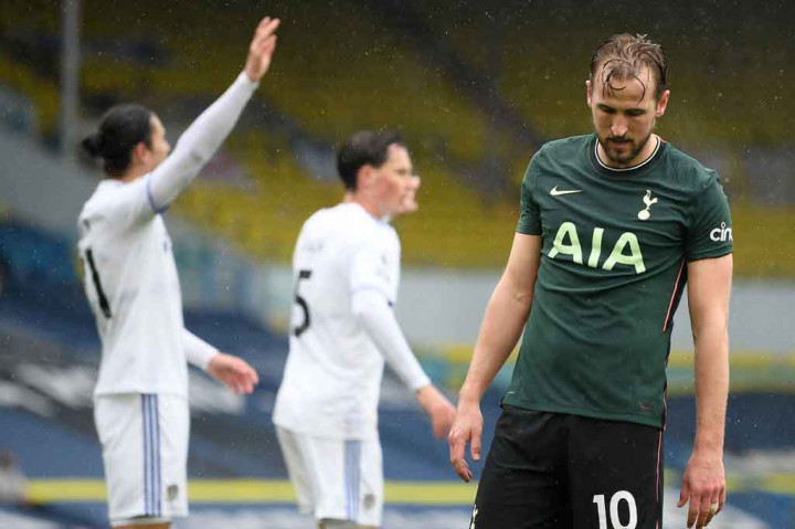 Lima menit babak kedua berjalan Tottenham berhasil menyamakan kedudukan lewat sontekan Kane. Namun gol tersebut kembali dianulir karena kane sudah offside.