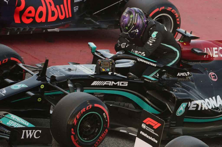 Tonggak sejarah terbaru pembalap Mercedes tersebut menjadikannya pembalap dengan pole position terbanyak, meninggalkan Michael Schumacher yang berada di posisi kedua dengan 68 pole. Ini juga membuatnya berada di posisi utama untuk mengamankan rekor kemenangan ke-98 sekaligus memperpanjang rekor dalam balapan pada Minggu, 9 Mei 2021 esok.  