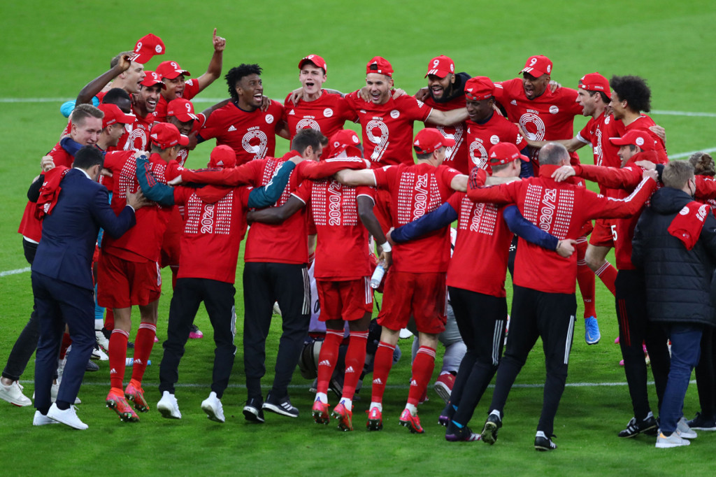 Bayern Muenchen telah dipastikan juara bahkan sebelum menghadapi Borussia Moenchengladbach. Die Roten merayakan titel kesembilan beruntun dengan pesta 6-0.