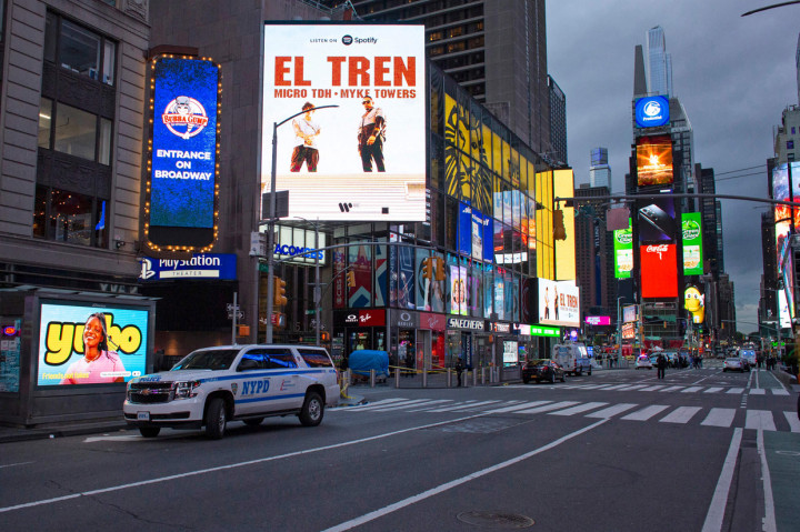 Penembakan brutal terjadi di Times Square, New York, Amerika Serikat. Seorang anak perempuan berusia 4 tahun dan 2 wanita terluka.