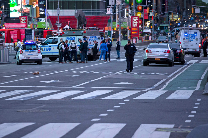Dilansir AFP Minggu, 9 Mei 2021, penembakan terjadi sebelum pukul 17.00 waktu setempat di persimpangan 7th Avenue dan 44th Street