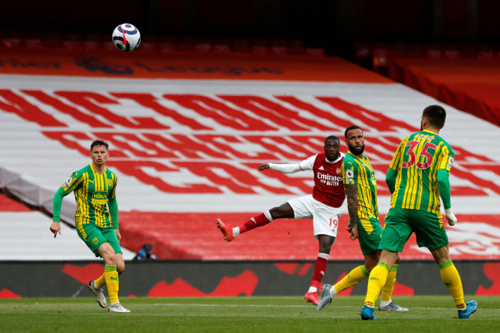 Meriam London unggul 2-0 di babak pertama lewat gol-gol Emile Smith Rowe dan Nicolas Pepe.
