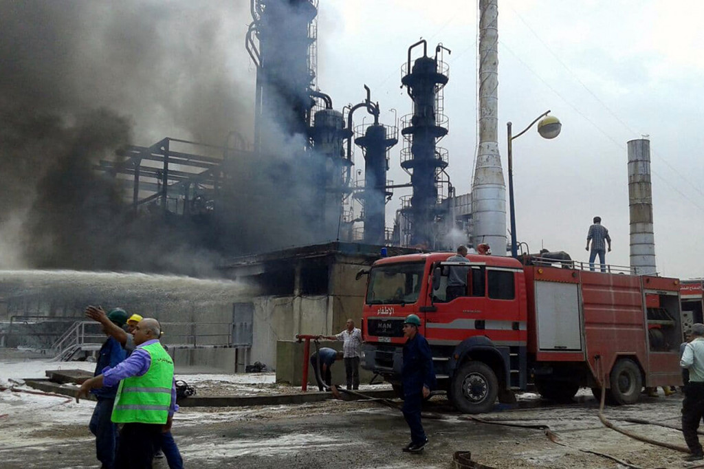 Kebakaran terjadi di tengah serangkaian serangan misterius terhadap kapal dan fasilitas minyak di Suriah selama beberapa bulan terakhir. Diketahui Suriah kini tengah menderita kekurangan bahan bakar akibat sanksi dari Amerika Serikat.