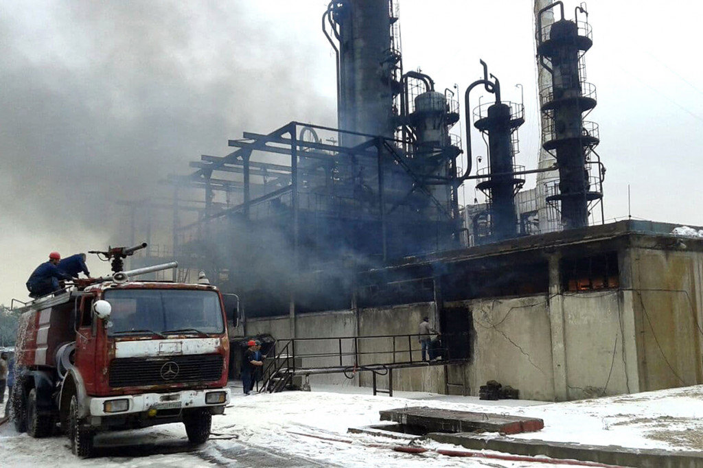 Kekurangan pasokan minyak mentah terjadi akibat sanksi dari Departemen Keuangan AS. Suriah kini mengandalkan pengiriman minyak dari Iran.