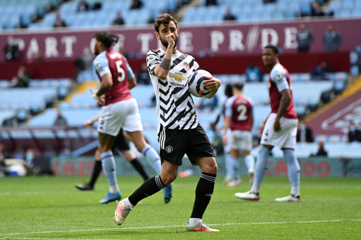 Setelah turun minum, MU membalas dengan menciptakan tiga gol. Bruno Fernandes menyamakan skor lewat titik putih, kemudian Mason Greenwood menciptakan gol kedua MU untuk berbalik mengungguli Aston Villa.