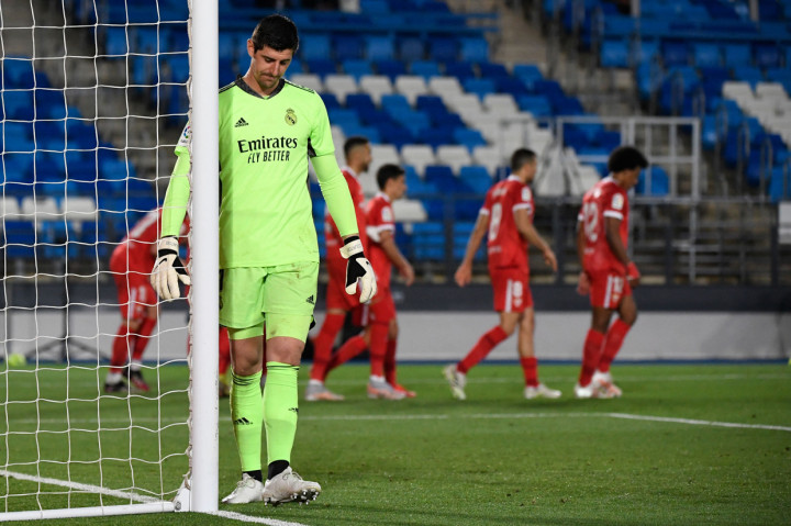 Tapi harus tertinggal lagi usai eks Barcelona, Ivan Rakitic melesakkan gol via penalti (77'). 