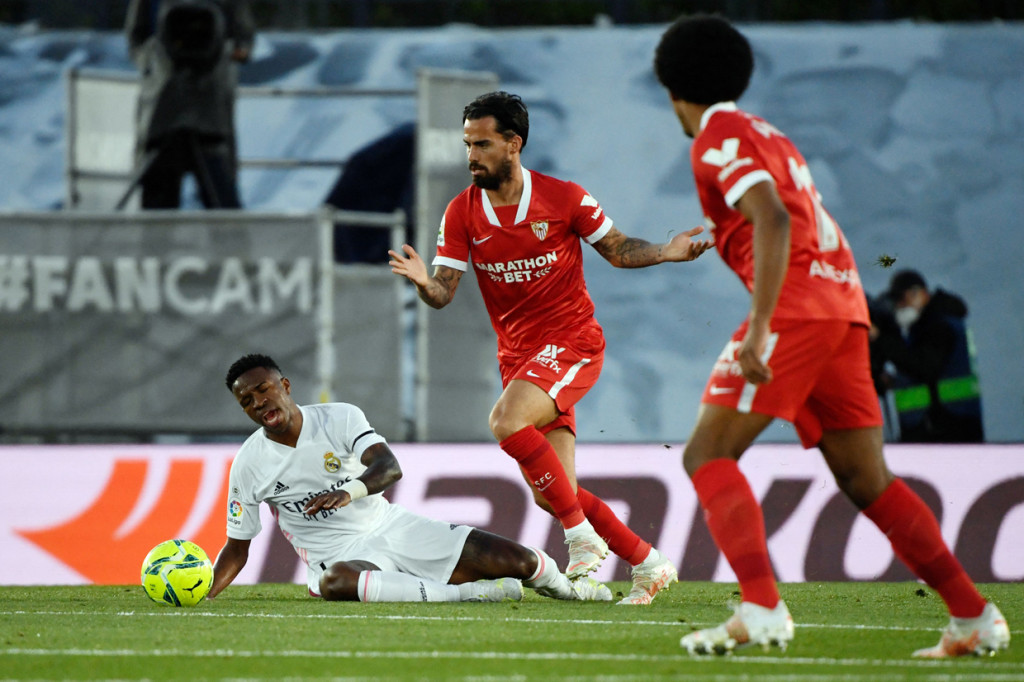 Sementara itu, Sevilla menempel ketat Madrid di urutan keempat dengan 71 poin. Anak asuh Julen Lopetegui itu masih menjaga kans persaingan juara dengan tiga laga tersisa.