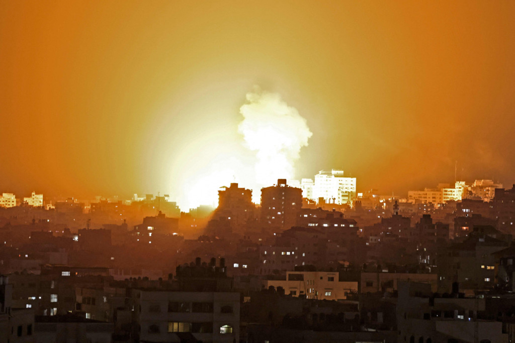 Hamas juga menyatakan bahwa salah satu komandan mereka tewas dalam serangan udara Israel pada Senin, 10 Mei 2021, tersebut.
