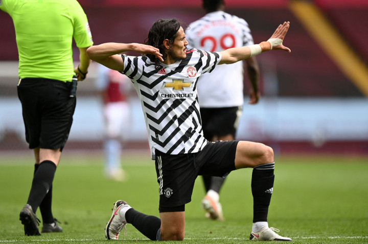 Di kala performa Anthony Martial yang jeblok musim ini, El Matador mampu tampil produktif dengan total telah mencetak 15 gol bagi Manchester United.