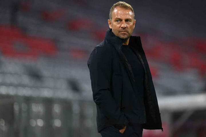 Flick pernah menjadi asisten Loew pada periode 2006-2014 dan turut membantu Jerman menjuarai Piala Dunia 2014 di Brasil. 