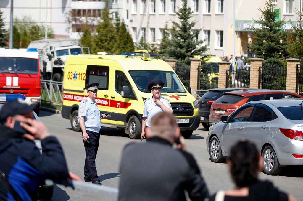 Mengutip sumber-sumber lokal, badan-badan melaporkan bahwa dua orang telah melepaskan tembakan ke Sekolah No. 175 di Kazan, ibu kota Republik Tatarstan, Rusia. Interfax melaporkan bahwa salah satu penyerang, berusia 17 tahun telah ditahan, sementara penyerang kedua masih berada di dalam gedung sekolah.