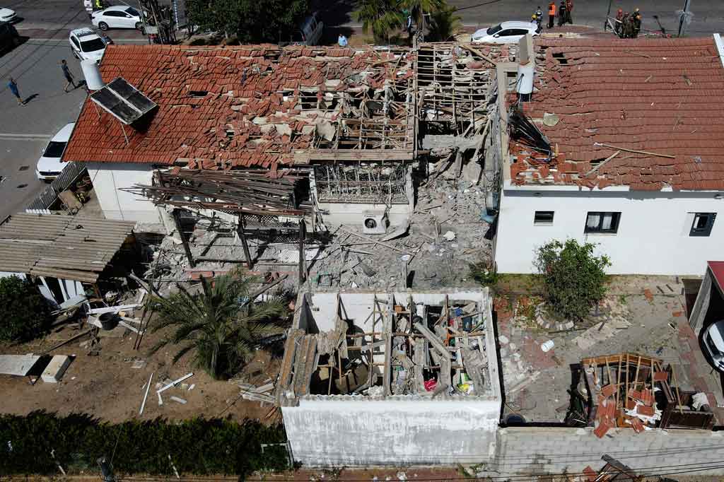 
Brigade Qassem sayap bersenjata Hamas telah bersumpah untuk mengubah kota Ashkelon dan Ashdod di Israel sebagai neraka dengan menghujani tembakan yang intens. Mereka mengklaim telah menembakkan 137 roket ke dua kota tersebut hanya dalam waktu lima menit.