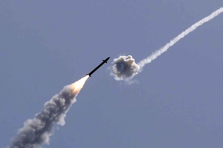 Lebih dari 300 roket telah ditembakkan oleh militan Palestina ke Israel sejak Senin, 10 Mei 2021, namun lebih dari 90 persen dicegat oleh sistem pertahanan rudal Iron Dome, juru bicara militer Jonathan Conricus mengatakan sebelumnya.
