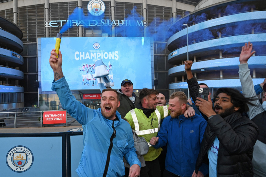 Foto: Fans Manchester City Rayakan Gelar Juara Liga ...
