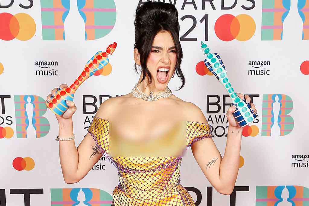 Dua Lipa dan J Hus juga masing-masing dinobatkan sebagai artis solo wanita dan pria terbaik.