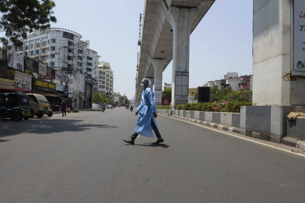 Rekor kasus kematian sebelumnya terjadi pada 7 Mei 2021 lalu. Saat itu, India mencatat 4.187 kematian. 