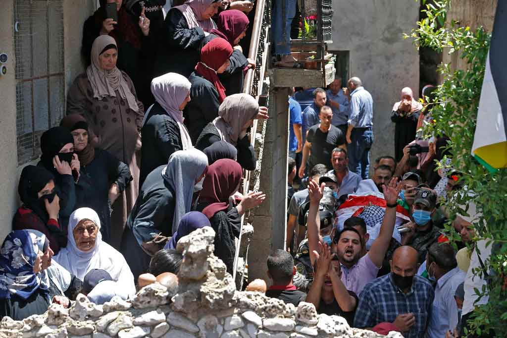 Tentara Israel sebelumnya melaporkan percobaan penembakan dengan mobil di Tapuah Junction dekat Nablus.  