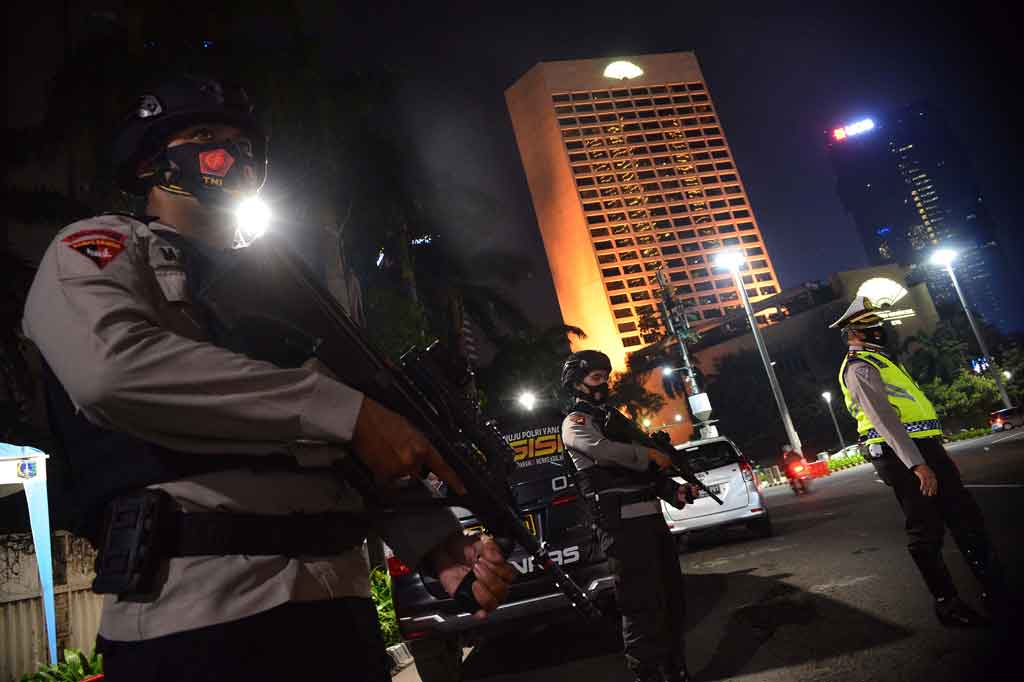 Polda Metro Jaya bersama Kodam Jaya dan Pemerintah Provinsi DKI Jakarta menyiagakan 1.024 personel gabungan untuk mencegah takbiran keliling menyambut Idul Fitri 1442 Hijriah pada Rabu, 12 Mei 2021 malam.