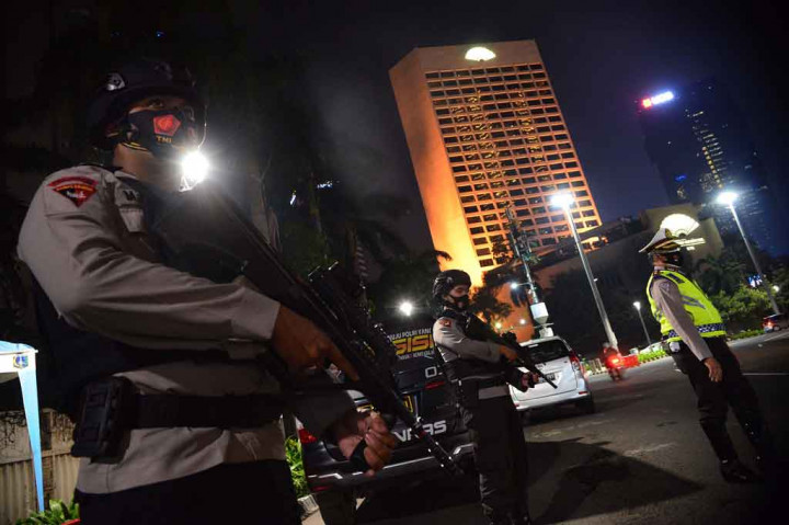 Polda Metro Jaya bersama Kodam Jaya dan Pemerintah Provinsi DKI Jakarta menyiagakan 1.024 personel gabungan untuk mencegah takbiran keliling menyambut Idul Fitri 1442 Hijriah pada Rabu, 12 Mei 2021 malam.