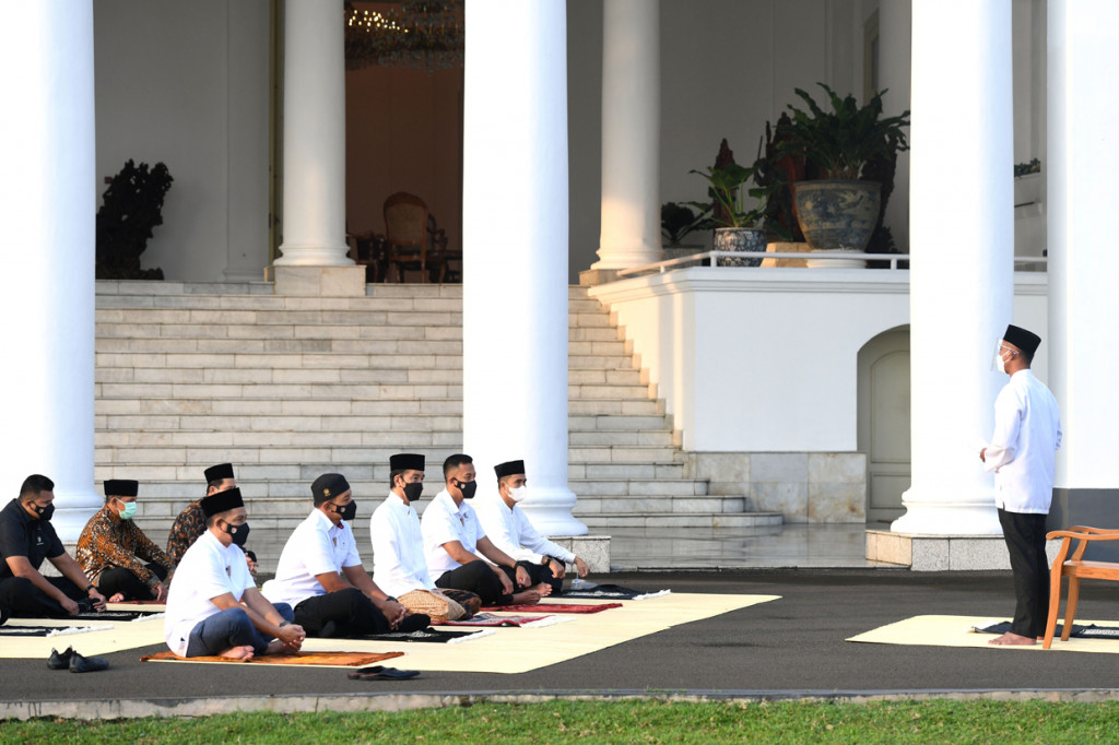 Dalam khotbahnya, Serda Payopo menyampaikan bahwa menjalankan amalan serta ibadah di rumah dan menerima keadaan dengan adanya wabah seperti saat ini merupakan salah satu ujian yang diberikan Allah Swt.