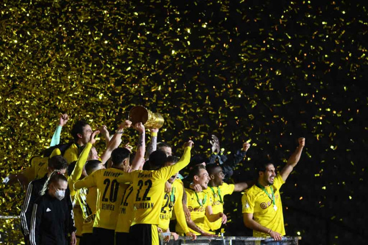 Borussia Dortmund menjuarai Piala DFB Pokal musim 2020/21 selepas menghajar RB Leipzig dengan skor telak 4-1 dalam partai final di Olympiastadion, Berlin, Jerman, Jumat, 14 Mei 2021 dini hari WIB.