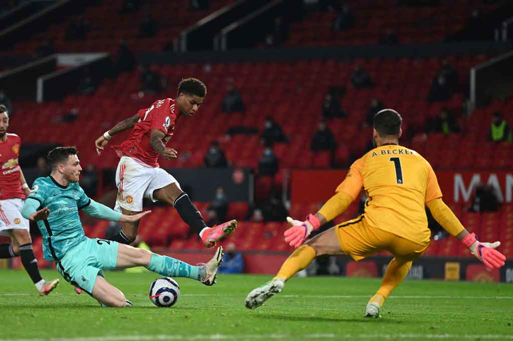 MU yang punya tren menaikkan tensi permainan dalam 30 menit akhir laga kembali melakukannya dan pada menit ke-68 Marcus Rashford mampu memperkecil ketertinggalan tuan rumah jadi 2-3 setelah berlari kencang menggiring umpan kiriman Edinson Cavani sebelum sepakannya memperdaya Alisson.