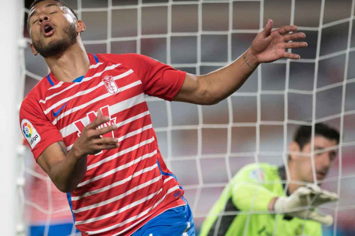Memasuki babak kedua, Granada coba menekan pertahanan Madrid. Pada menit ke-67 Granada nyaris memperkecil ketertinggalan. Sayangnya tembakan Luis Suarez melebar ke tiang jauh.