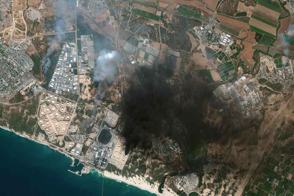 
Di Israel, tujuh orang meninggal sejak Senin, termasuk seorang anak berusia enam tahun, setelah sebuah roket menghantam sebuah rumah warga.