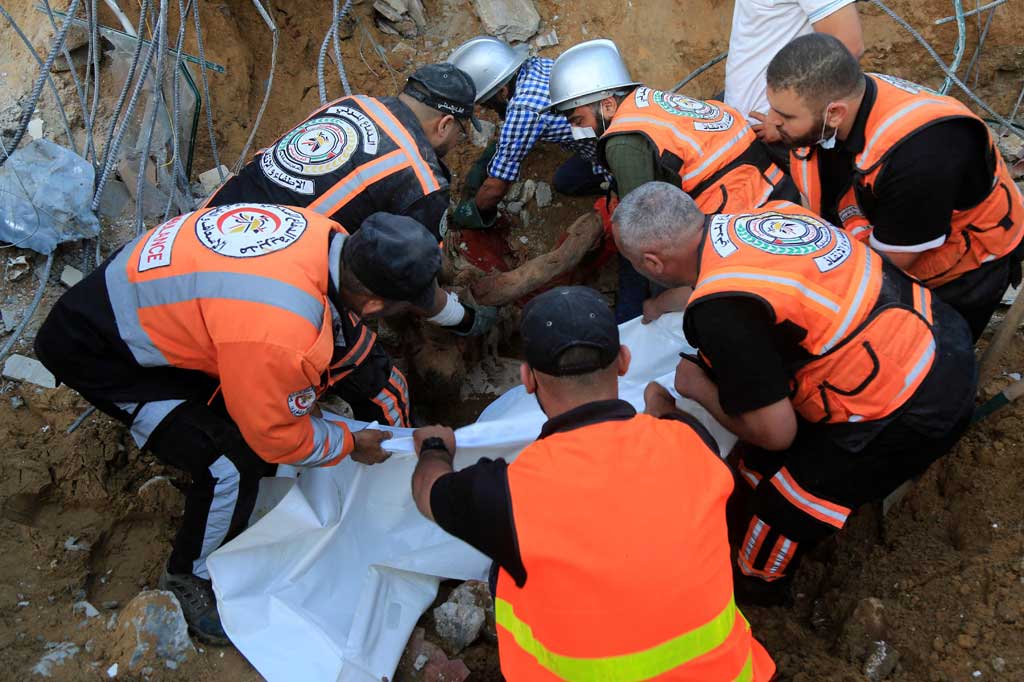 Serangan besar-besaran Israel ke Jalur Gaza mengakibatkan lebih dari 100 warga Palestina meninggal dunia. Di antara korban meninggal adalah enam orang yang masih dalam satu keluarga.