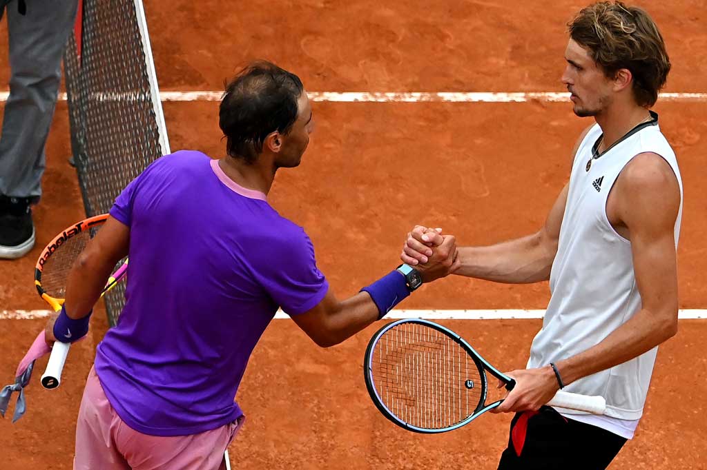 

Juara sembilan kali Rafael Nadal mengundukkan Alexander Zverev dua set langsung 6-3, 6-4 untuk mencapai semifinal Italian Open pada hari Jumat, 14 Mei 2021.