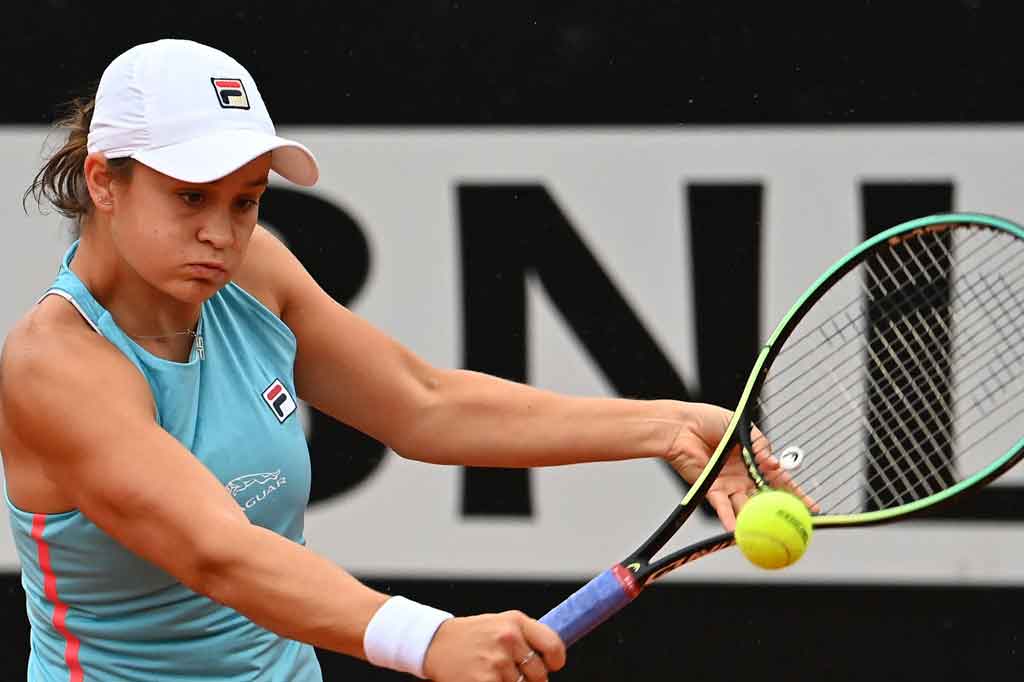Barty, juara Prancis Open 2019, memimpin skor 6-4 2-1 saat menghadapi lawannya asal Amerika itu tatkala dia memanggil seorang fisioterapis dan lengan kanannya tampak diikat dengan balutan penahan sakit.
