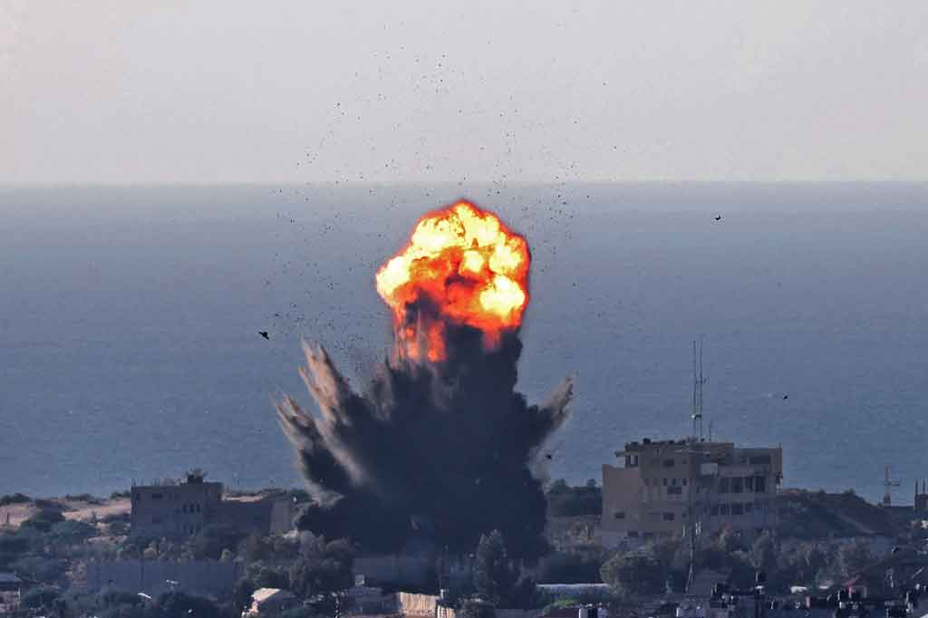 Lebih dari 100 warga Palestina di Jalur Gaza meninggal dunia selama empat hari terakhir konflik militer dengan Israel. Menurut Kementerian Kesehatan di Gaza, yang dipimpin oleh gerakan Islam Hamas, 103 orang meninggal, termasuk 27 anak-anak dan 11 perempuan, sementara 580 lainnya terluka akibat gempuran Israel sejak Senin, 10 Mei 2021.