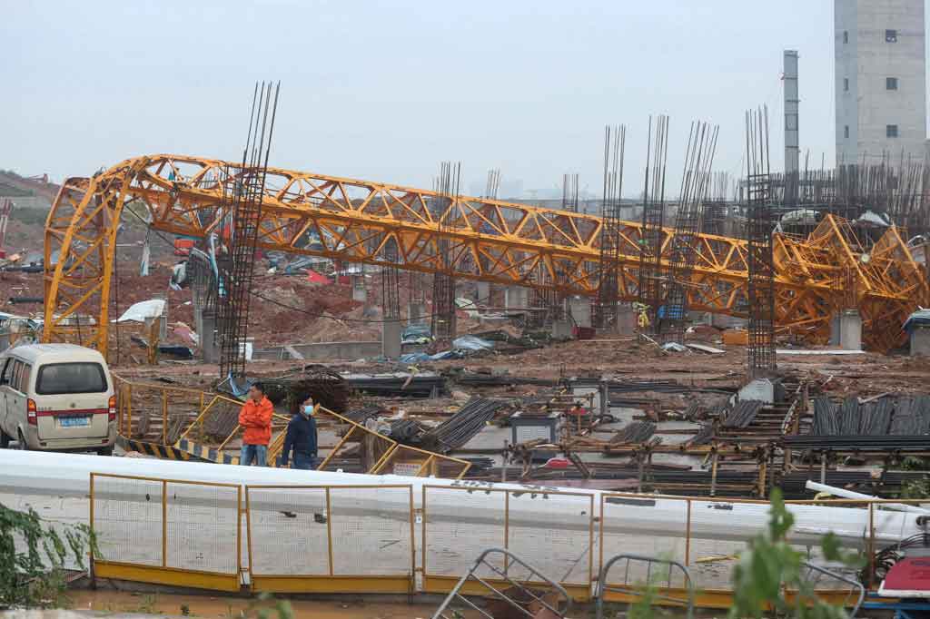Biro Penanganan Darurat Kota Wuhan, Sabtu, mencatat tornado terjadi pada Jumat malam pukul 20.39 waktu setempat (19.39 WIB) dengan kecepatan angin rata-rata 23,9 meter per detik.
