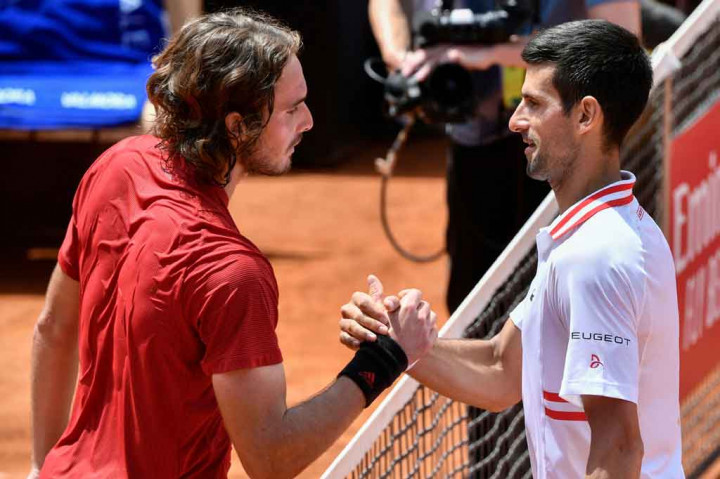 

Petenis nomor satu dunia Novak Djokovic selamat dari pertarungan tiga set melawan petenis Yunani Stefanos Tsitsipas pada laga perempat final yang sempat ditunda, Sabtu, 15 Mei 2021.