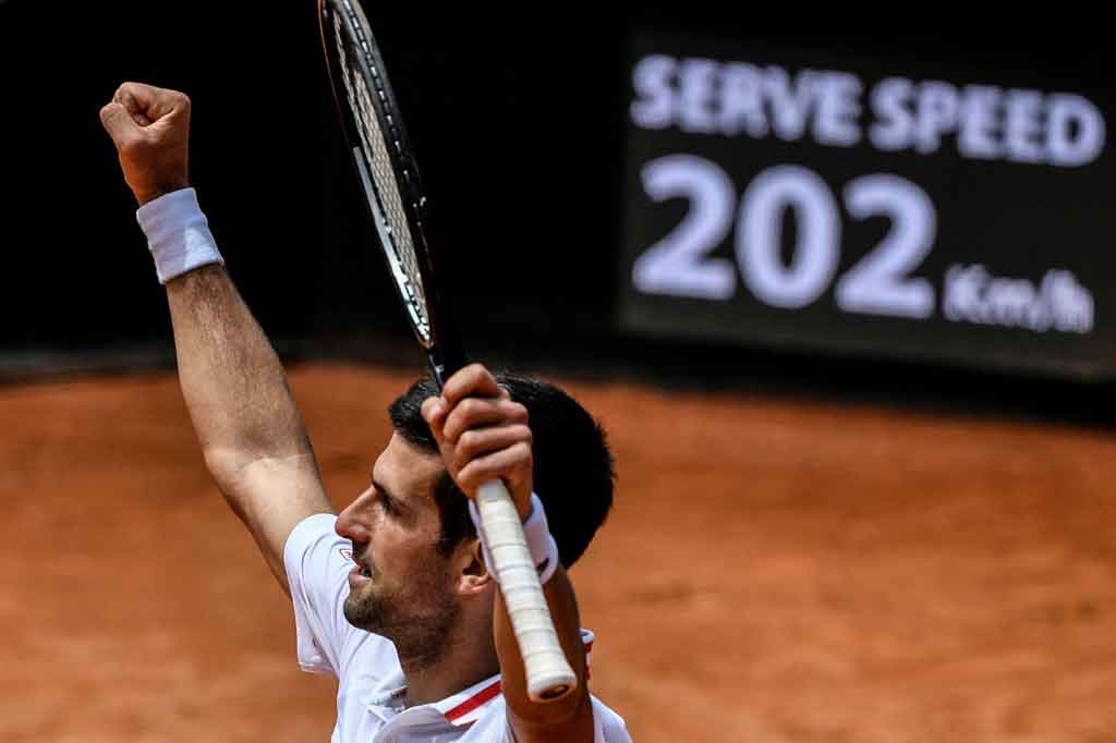 
Petenis Serbia, pemenang lima kali turnamen Roma tersebut, tertinggal 6-4, 2-1 saat pertandingan dihentikan akibat hujan semalam.