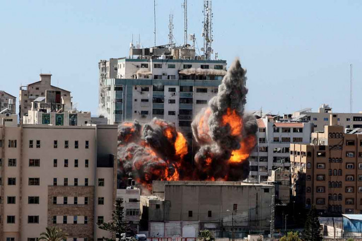 Israel menghancurkan Menara Jala di Jalur Gaza, yang berisi Al Jazeera dan kantor pers internasional lainnya,