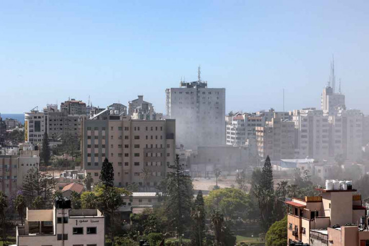 Israel menuduh jet tempurnya menyerang gedung bertingkat tinggi yang menampung aset militer milik intelijen militer dari organisasi teror Hamas.