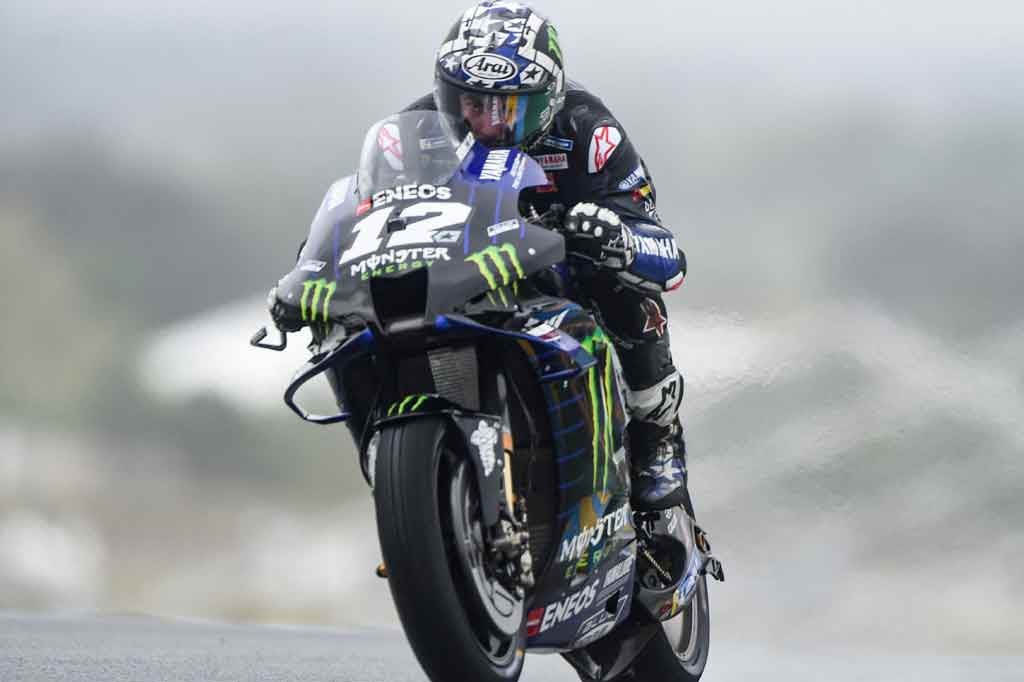 Sementara rekan setimnya, Maverick Vinales finis P2 dengan margin tipis 0,081 demi mengamankan dua posisi start terdepan untuk tim Monster Energy Yamaha.