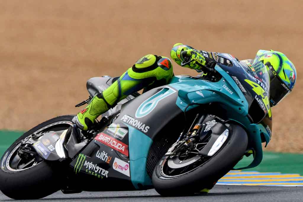 Pembalap Petronas Yamaha Franco Morbidelli mengamankan P4, sedangkan rekan setimnya Valentino Rossi nyaris mengalami highside di tikungan terakhir yang merusak catatan waktunya dan harus puas di P7.