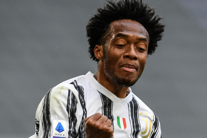 Juan Cuadrado melakukan selebrasi usai mencetak gol ke gawang Inter Milan.
