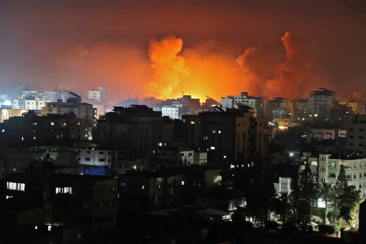 Israel mengebom rumah pemimpin kelompok Hamas di Gaza pada Minggu, 16 Mei 2021.