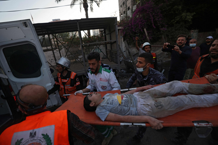 Israel telah melancarkan lebih dari 1.000 serangan udara dan artileri ke jalur pantai yang berpenduduk padat. Israel mengatakan serangan itu ditujukan ke Hamas dan sasaran militan lainnya.